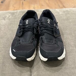 On Cloud black running shoes